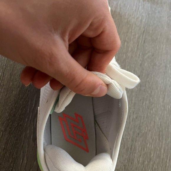 Like new Reebok running shoes - Picture 6 of 6